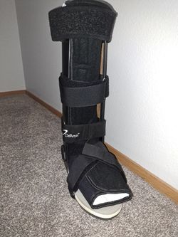 DeRoyal Walker Boot