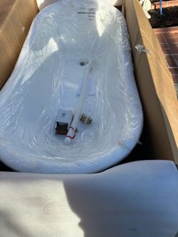 Bathroom tub