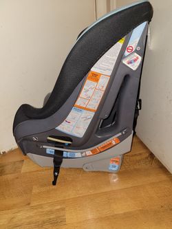 Graco Car Seat With Eight Position Adjustable Harness And Headrest