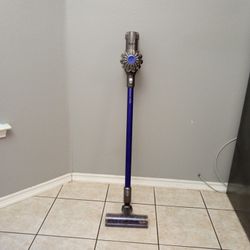 Dyson V6 