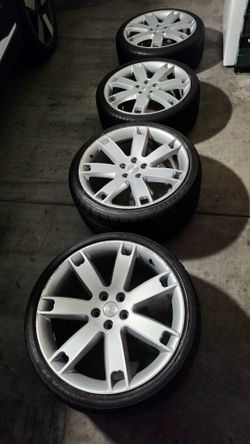 Maserati Silver Alloy Wheels with Tires