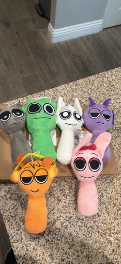 Box of 6 spunky plush toys