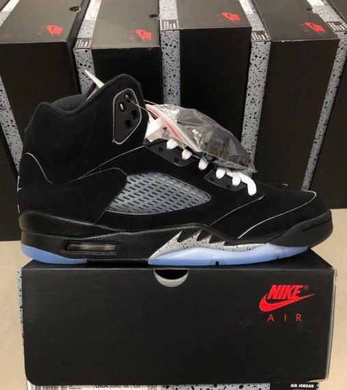 Air Jordan 5 Retro OG Black Metallic Reimagined
SIZE ONLY 7.5, 8, 13, 13
$350 - $395