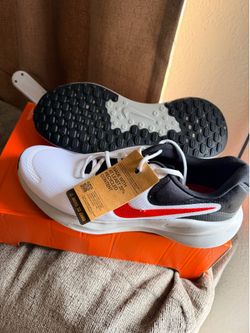Men’s 13 Nike running shoe brand new