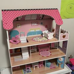 wooden doll house 