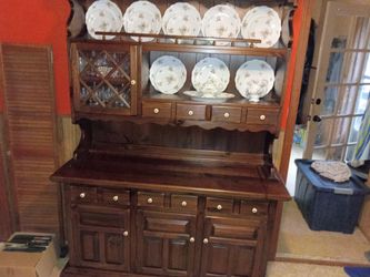 1970’s Ethan Allen China Hutch with dishes and crystalware
