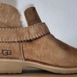 Ugg W Mackey Size 9.5$115