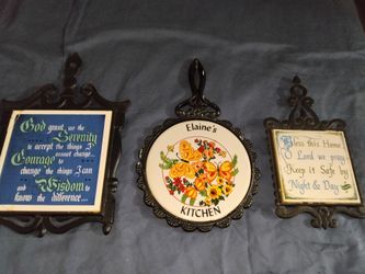 Kitchen. Wall plaques