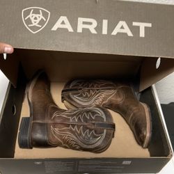 ARIAT BOOTS WITH BOX