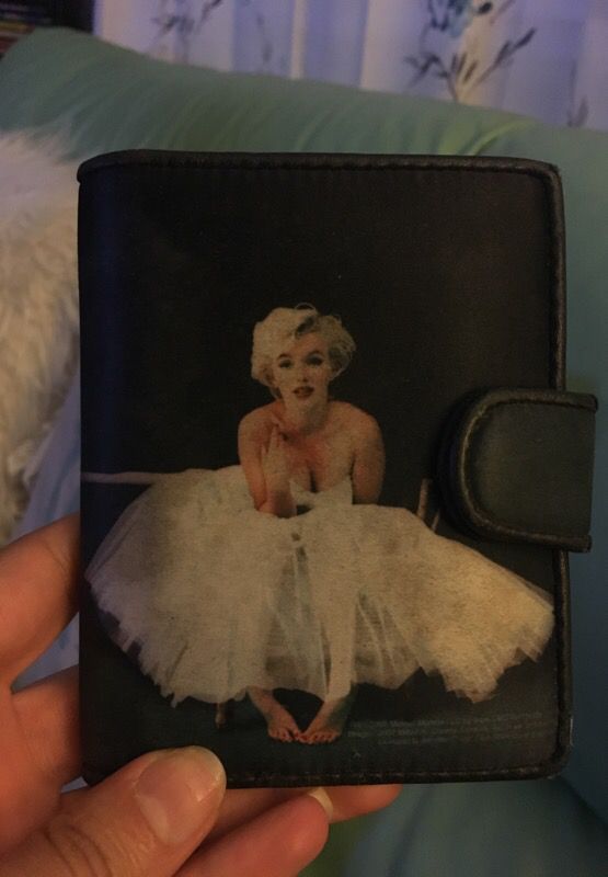 Marilyn Monroe, check book wallet for Sale in El Paso, TX - OfferUp
