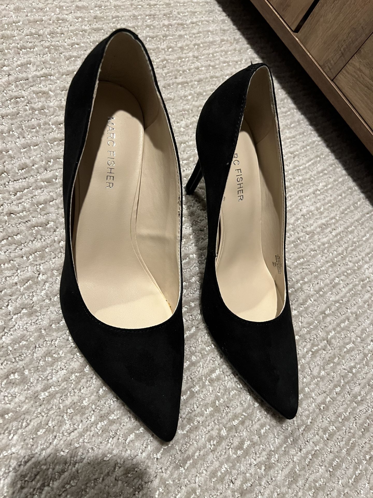 MARC FISHER BLACK HEELS SIZE 8