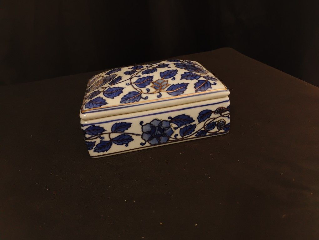 Vintage Blue And White Floral Porcelain Trinket Box With Gold Accents