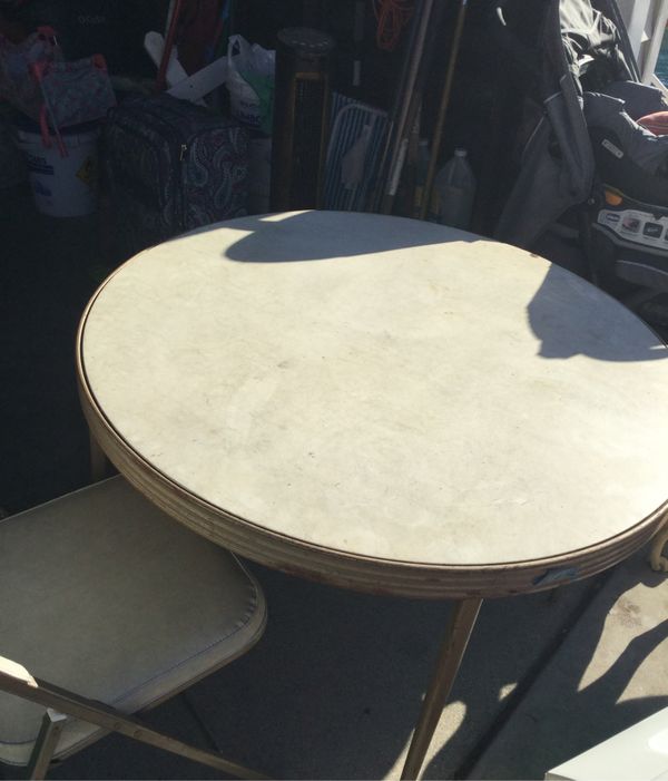 Vintage Round Card Table With 4 chairs for Sale in Long Beach, CA OfferUp