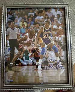 MAGIC JOHNSON AUTOGRAPH PHOTO - Steiner Certification of Authenticity 8x10