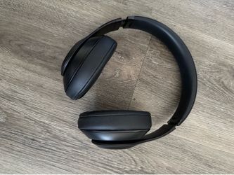 Like new beats studio 3 black red