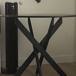 Round Dining Table 