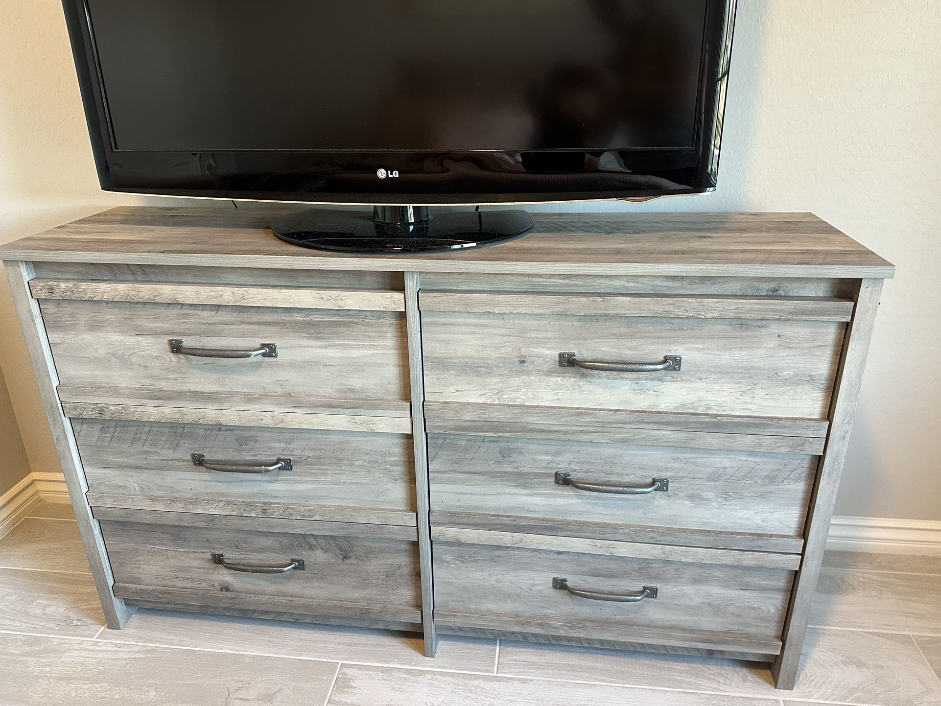 Dresser And Nightstand 