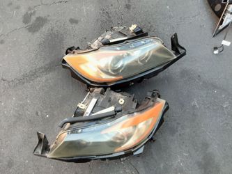 2006-2008 bmw 328i (3 Series sedan) Xenon Hid headlights with lights bulbs and headlight brackets OEM.