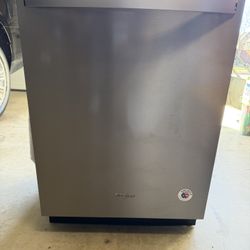 Whirlpool Dishwasher 