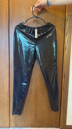 BRAND NEW Skims Stretch Vinyl Leggings Onxy