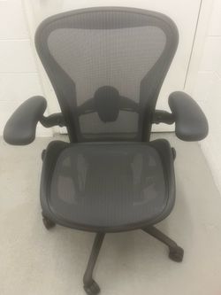 Herman Miller Aeron Chair size B