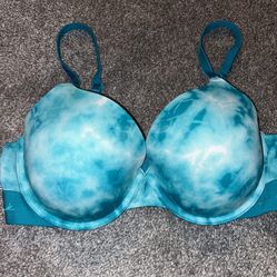 PINK “wear everywhere T-shirt lightly lined” bra