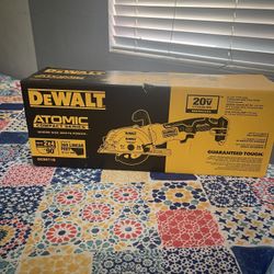 Dewalt Circular Saw Atomic 20v. $150 Tool Only Pick Up In Van Nuys 