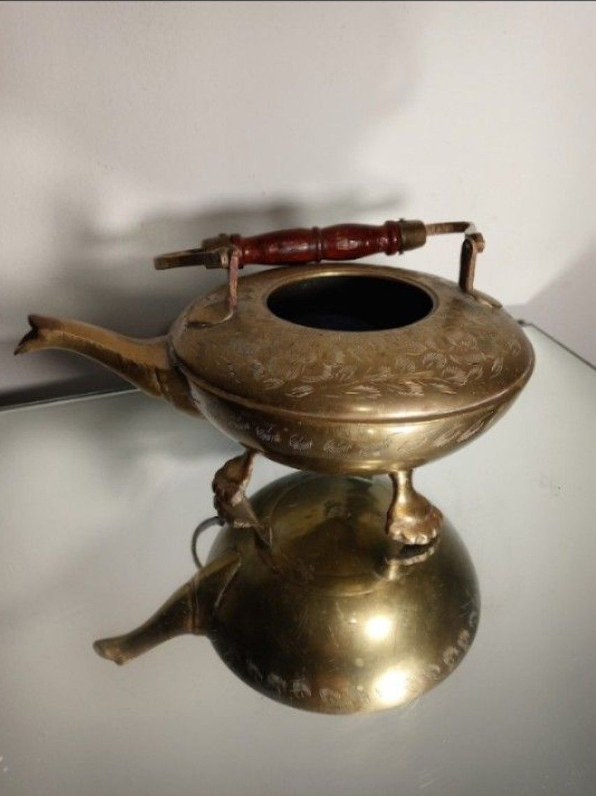 VINTAGE BRASS KETTLE / TEAPOT 7.5" - 32 OZ CAPACITY