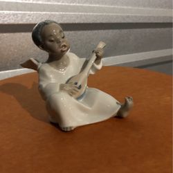 Lladro Angel Playing  Lute Figurine