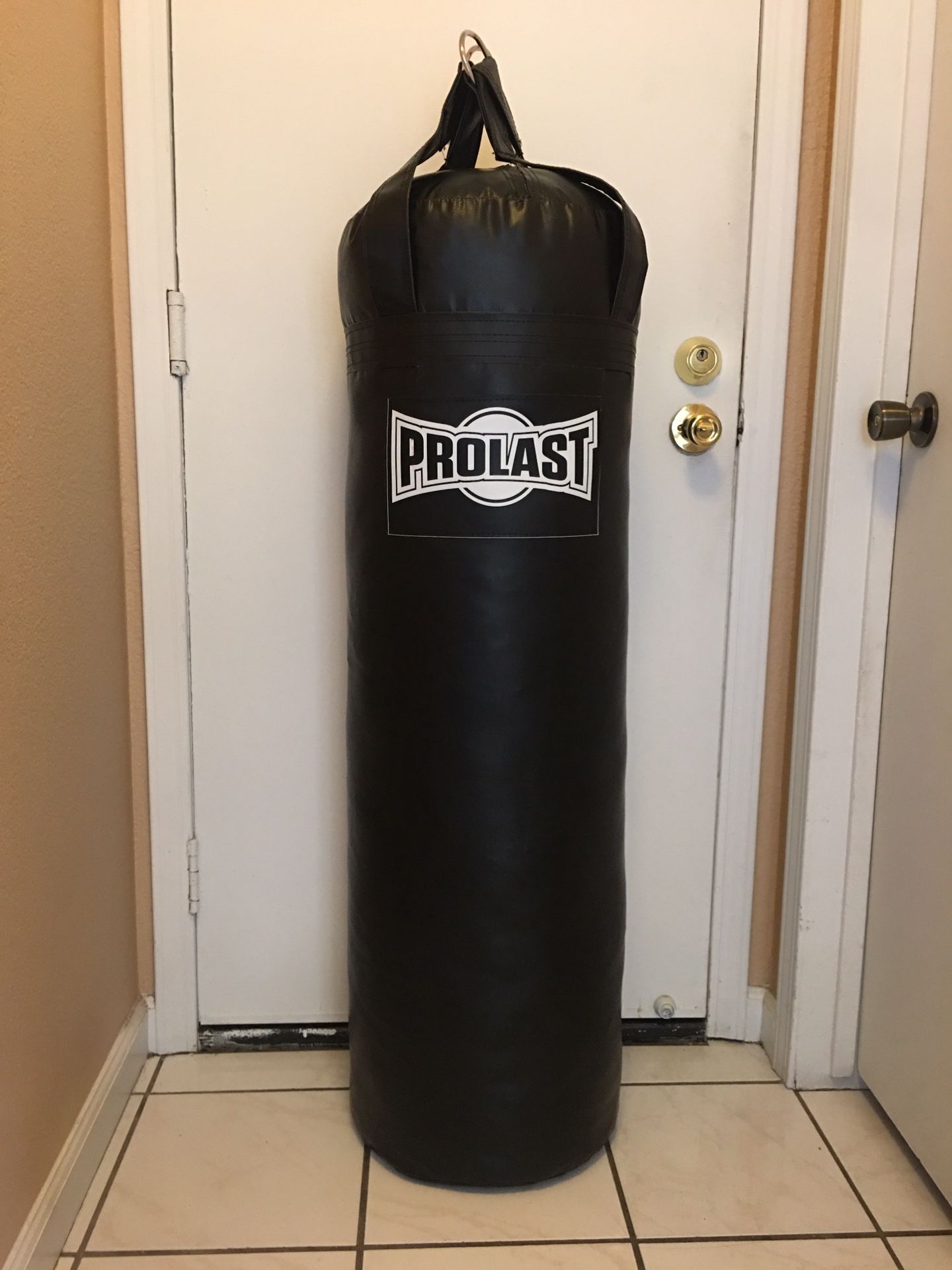 PUNCHING BAG BRAND NEW 100 POUNDS FILLED LUXURY ABOUT FIVE FEET TALL MADE USA 🇺🇸 