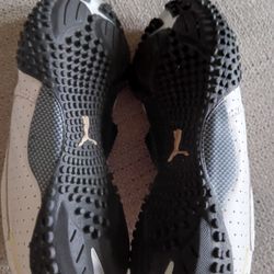 Size 7 US women puma climbing shoes