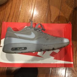 Nike Tosh Run Size 7