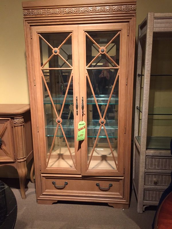 Stanley Furniture Elegant Curio Cabinet For Sale In Union City Nj