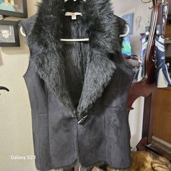 WOMANS FAUX FUR REVERSABLE VEST $24 OBO !!!