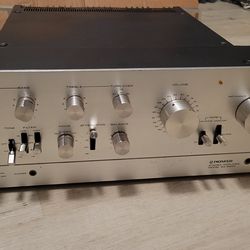 Vintage amplifier pioneer SA9500 working  .