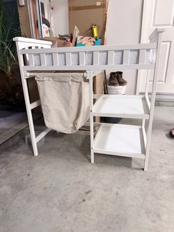 Changing table with hamper good condition Changing table with hamper good condition