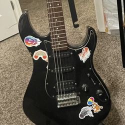 Black Yamaha EG 112C2 Strat