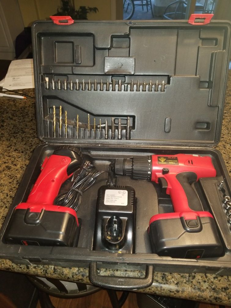 Handyman Club of America 14.4V Cordless Drill/Driver & Lamp Set