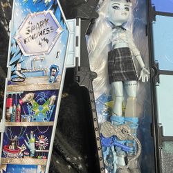 Monster High Skulltimate Secrets Fearidescent Frankie Stein with Locker