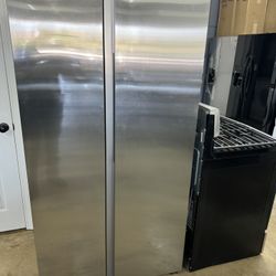 New  Samsung Refrigerator Counter Depth Stainless 