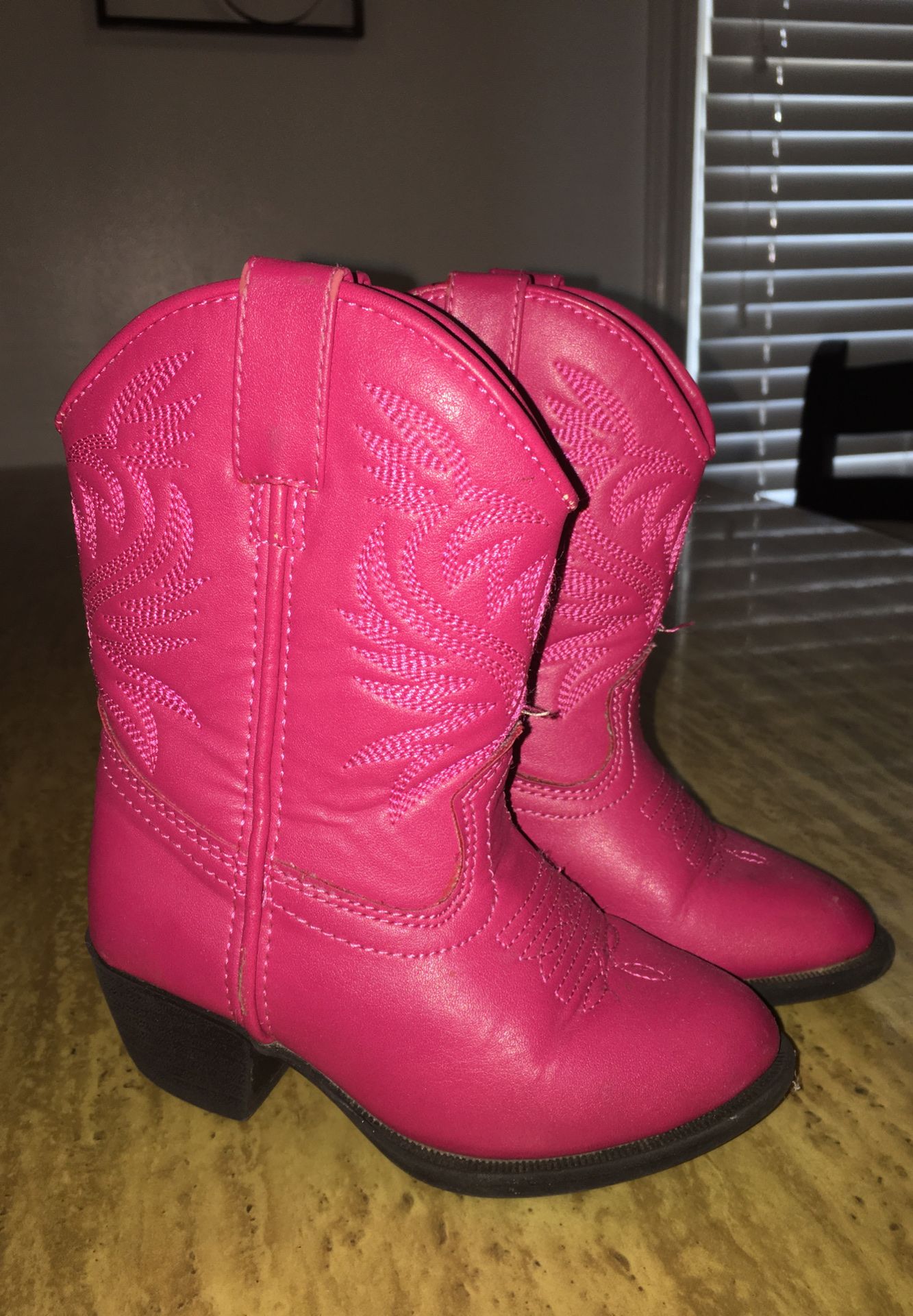 Girl toddler cowboy boots size 8c color pink