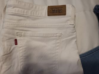 White Levis🤍🤍