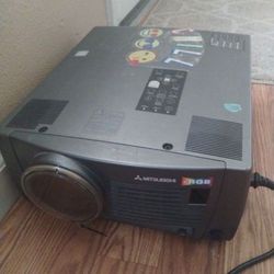 Mitsubishi X490U Conference Projector 3 LCD Portable XGA Iris Sensor Speaker