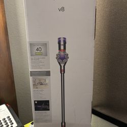 Dyson V8 Vacuum 