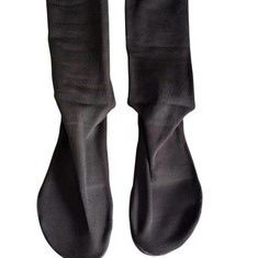 Black Yeezy Pods , M, 10 