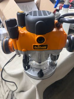 Triton 2.25 hp plunge router