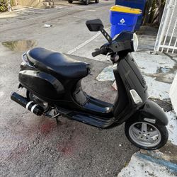 Vespa Lx 50 2008 For Parts Or Fixit Up Currently Not Starting Clean Title 12.308 Miles