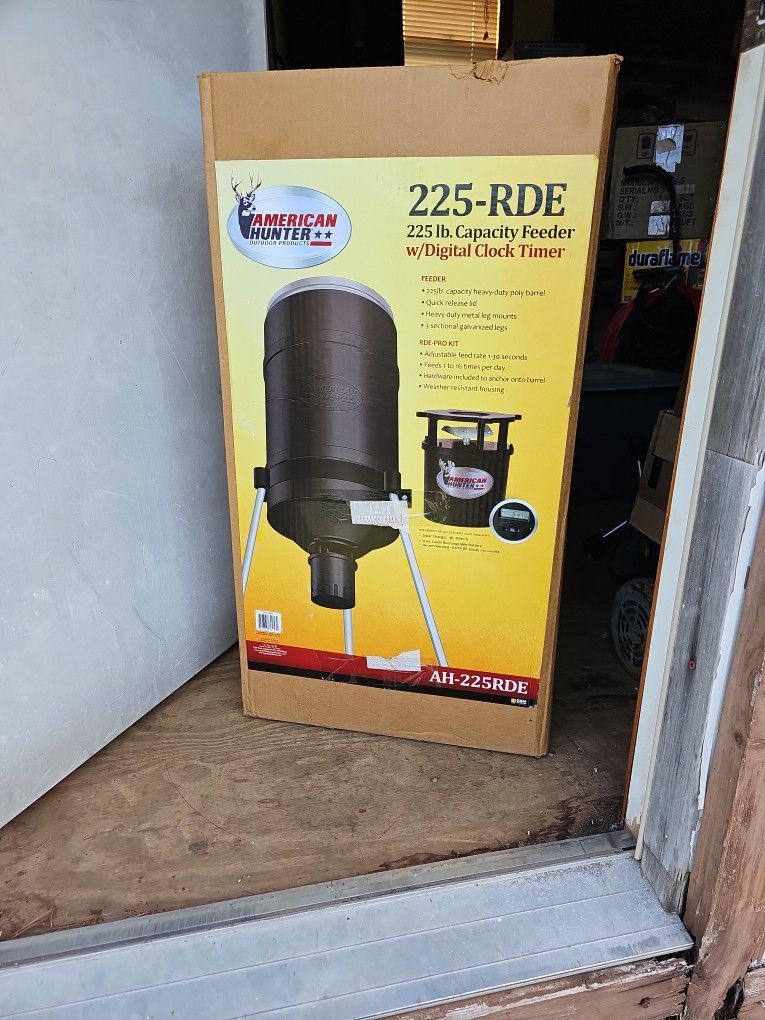 American Hunter 225-RDE 225 Lb Capacity Freeder With D/Clock Timer