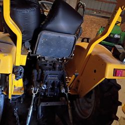 Keno Tractor with operational Bucket, 3-point Hook Ups