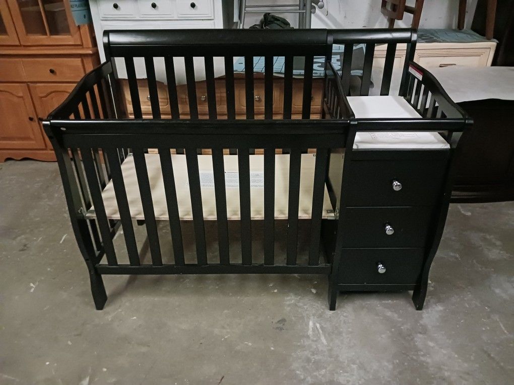 Modern Black Crib / Changing Table with 3 Drawers